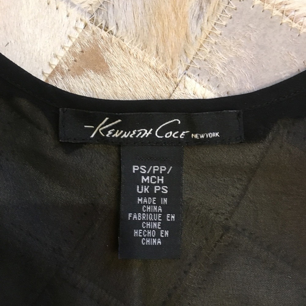 Kenneth Cole Sequined Snake Skin Pattern Top - Picture 4 of 7